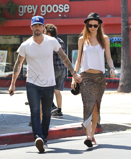 Adam Levine, Behati Prinsloo Hollywood Maroon 5 The Voice Victoria's Secret Los Feliz 