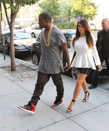 Kim Kardashian, Kanye West theater movie gold chains