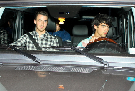 boa hollywood dinner musician band jonas brothers stripes plaid 