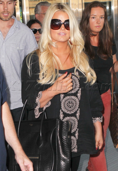 boots sunglasses jeans purse baby weight Jessica Simpson eric johnson airport lax weight 