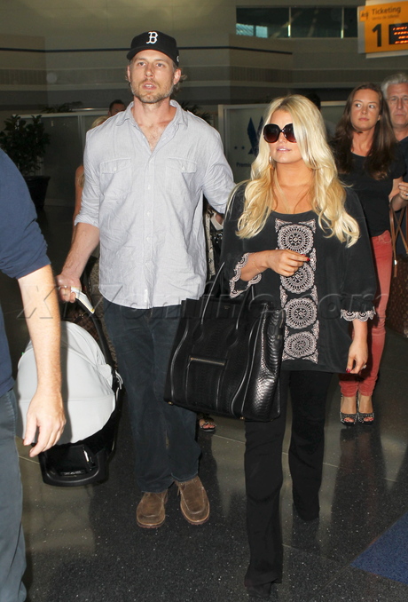 boots sunglasses jeans purse baby weight Jessica Simpson eric johnson airport lax weight 