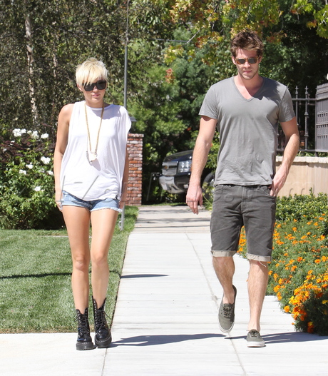 Miley Cyrus jeans short jeans shorts black lace bra shory hair blonde tattoo 