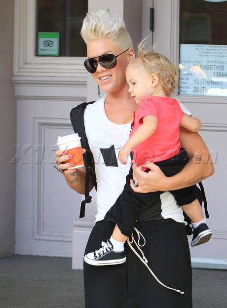 pink sarabeth blonde baby comedy central jon stewart daily show