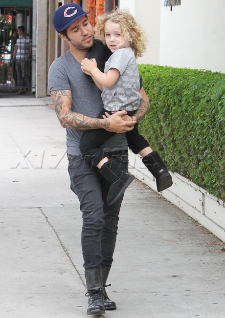 Pete Wentz  bronx hat tattoo gas station jeans 