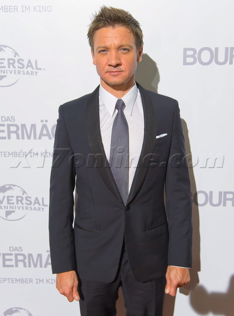 suit vienna italy premiere bourne legacy 