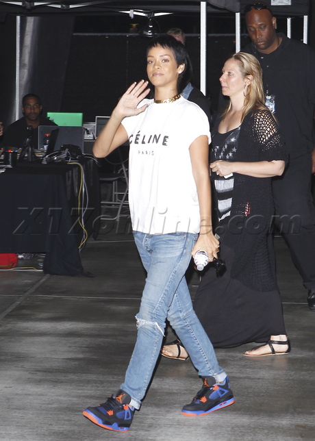jeans Rihanna wave smile short hair necklace mtv movie awards denim