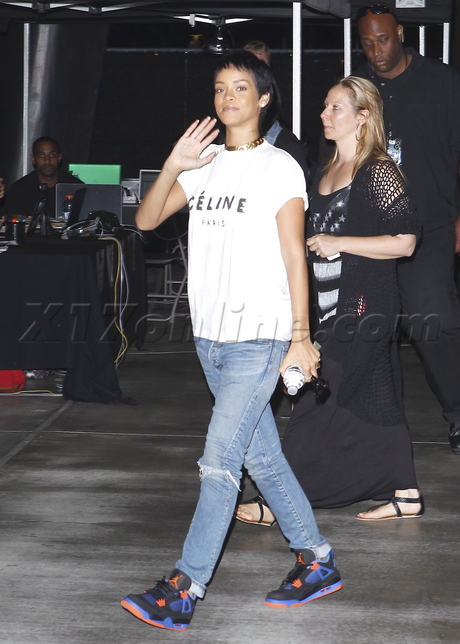 jeans Rihanna wave smile short hair necklace mtv movie awards denim 