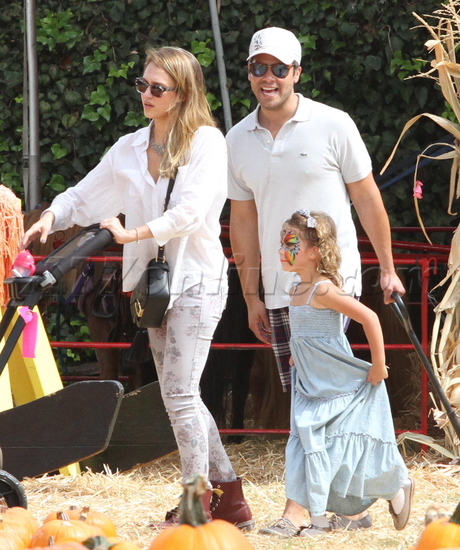 Jessica Alba soccer pumpkin patch brentwood 
