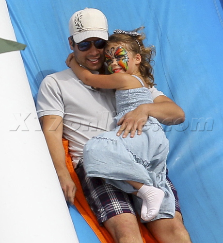 Jessica Alba soccer pumpkin patch brentwood 