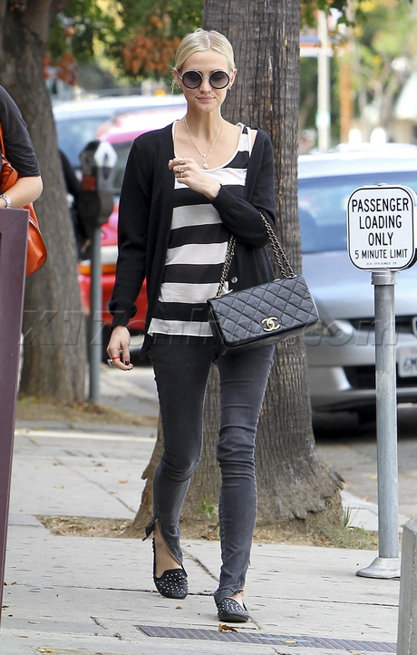 blonde jeans sweater purse Ashlee Simpson chanel purse flats pete wentz