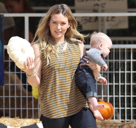 Beverly Hills Mr. Bones Pumpkin Patch Hilary Duff baby picture 