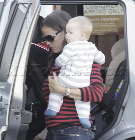 sunglasses Jennifer Garner jeans car stripes coffee brentwood country mart 