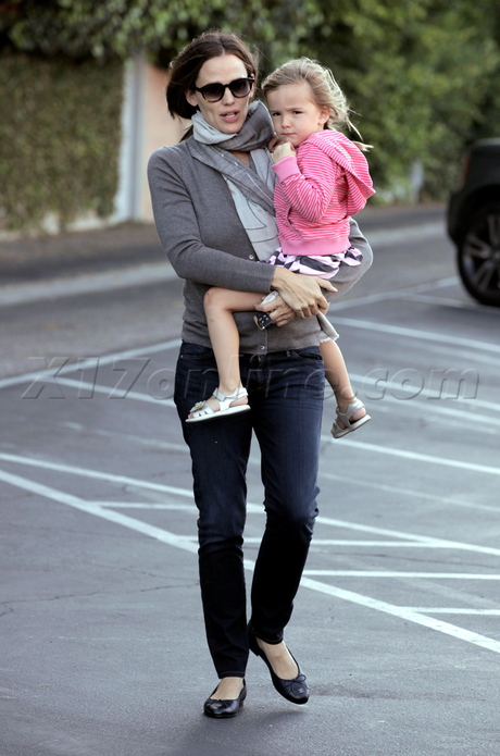 Jennifer Garner daughter brentwood sunglasses denim 