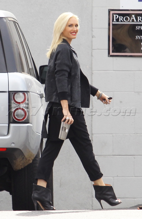 jeans leather jacket Gwen Stefani heels gypsy pants 