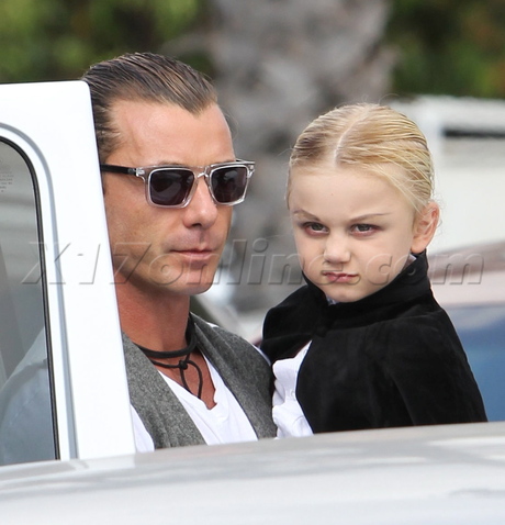 Gwen Stefani  holloween costume heels puppy sunglasses leather jacket vampire pumpkin patch 