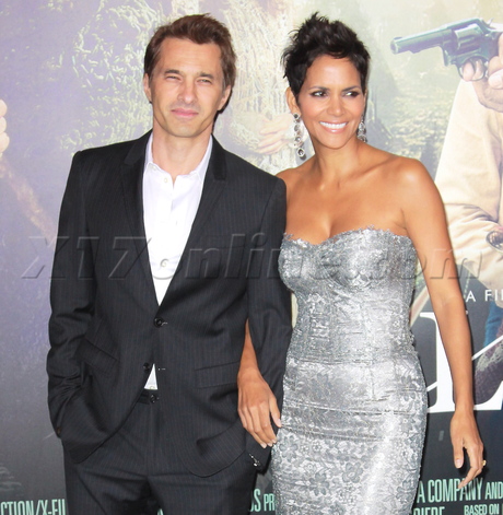 Halle Berry Olivier Martinez 'Cloud Atlas premiere Grauman's Chinese Theatre