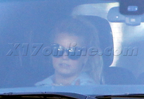 Jessica Simpson weight sunglasses car shots 
