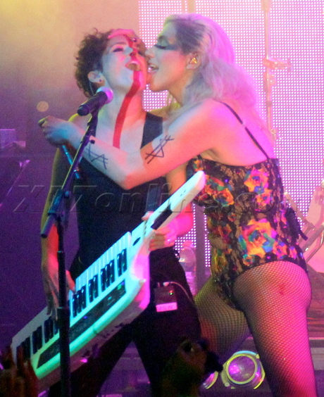 Ke$ha  singer el rey theatre blonde band perform 