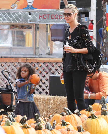 Heidi Klum Martin Kristen soccer pumpkin patch brentwood blonde model 