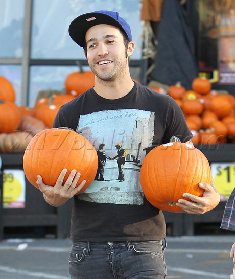 Pete Wentz  pumpkins jeans hat tattoo ashlee simpson 