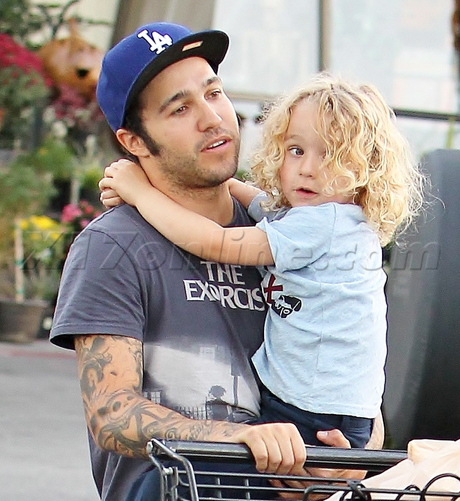 Pete Wentz  groceries hat tattoo ashlee simpson 