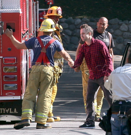 Giovanni Ribisi firemen fire truck brad pitt hand shake plaid 