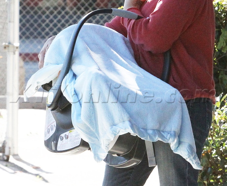 Reese Witherspoon sunglasses birth tennessee james newborn doctor blonde 