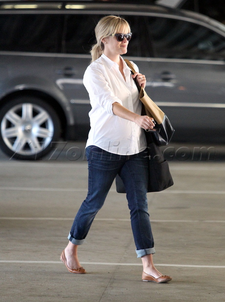 Reese Witherspoon sunglasses birth tennessee james newborn doctor blonde 