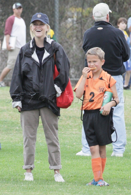 brentwood Reese Witherspoon no make up jim toth soccer 