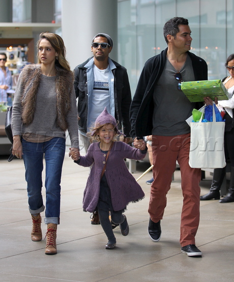 Jessica Alba Family Cash Warren shopping Honor 