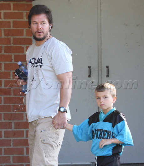 flag football brentwood kiss mark wahlberg rhea durham Michael Michael Rapport 