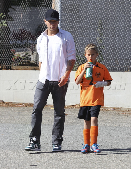 Reese Witherspoon, Ryan Phillippe Deacon son soccer accident 