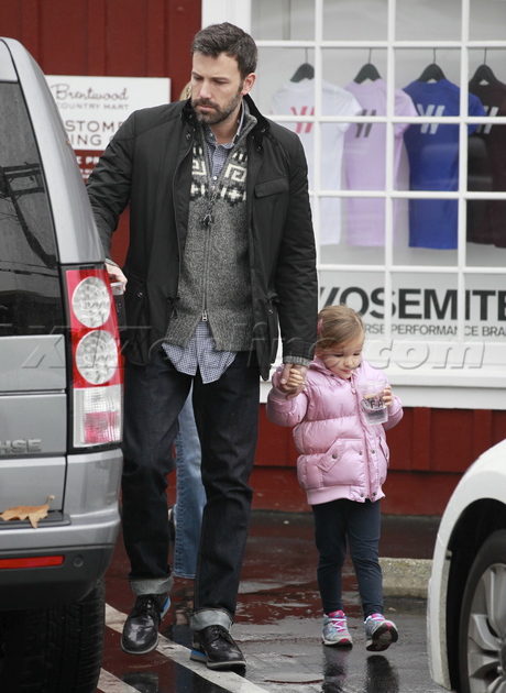 rain Ben Affleck daughter seraphina brentwood country mart cell phone 