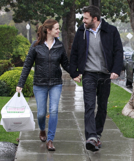 Ben Affleck  Jennifer Garner tesla seraphina brentwood santa monica rain 