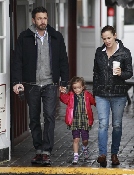 Ben Affleck  Jennifer Garner tesla seraphina brentwood santa monica rain 