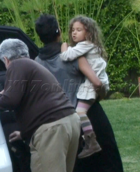 sunglasses Halle Berry Olivier Martinez car shots hospital bruise fight Gabriel Aubry nahla 