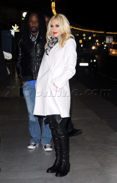 Gwen Stefani blonde smile jacket boots zuma paris 