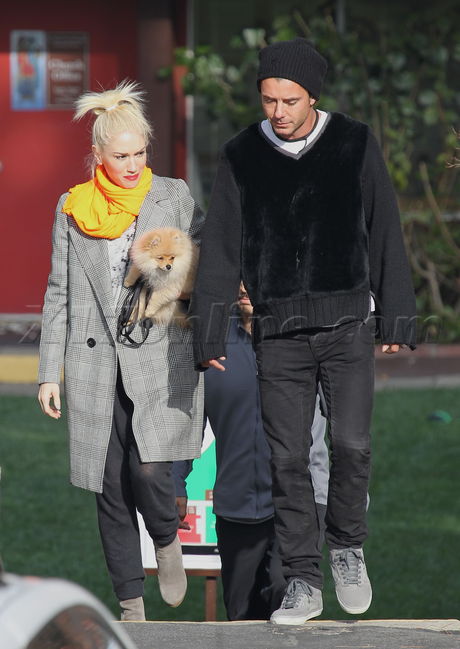 Gwen Stefani  jeans boots scarf sunglasses dog bright scarf zuma 