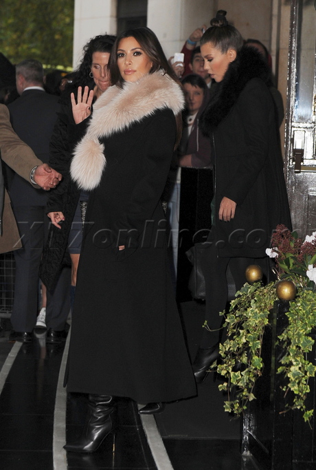 Kim Kardashian  Kourtney Kardashian hotel london uk Dorchester hotel 