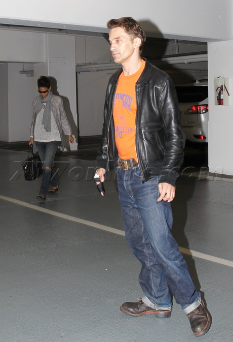 sunglasses Halle Berry Olivier Martinez  lawyers office leather jacket lawsuit 