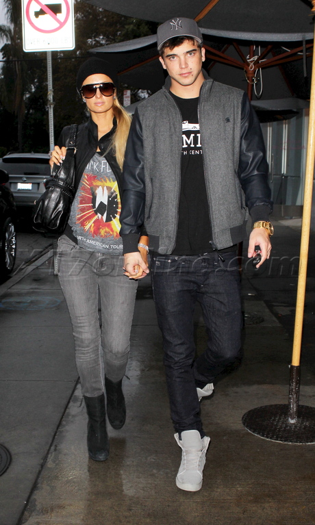 jacket sunglasses jeans blazer Paris Hilton River Viiperi boots hat 