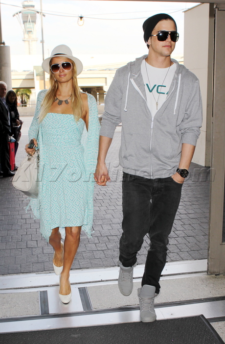 hat Paris Hilton River Viiperi  dress heels sunglasses 