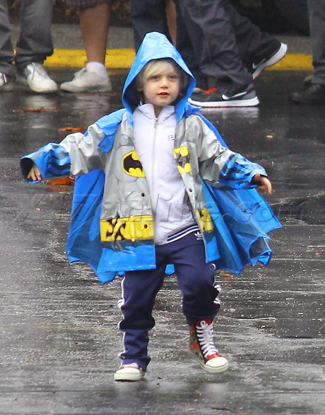 Gwen Stefani rain batman school puppy singer no doubt hat sunglasses 