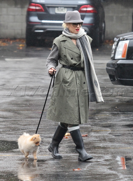 Gwen Stefani rain batman school puppy singer no doubt hat sunglasses 