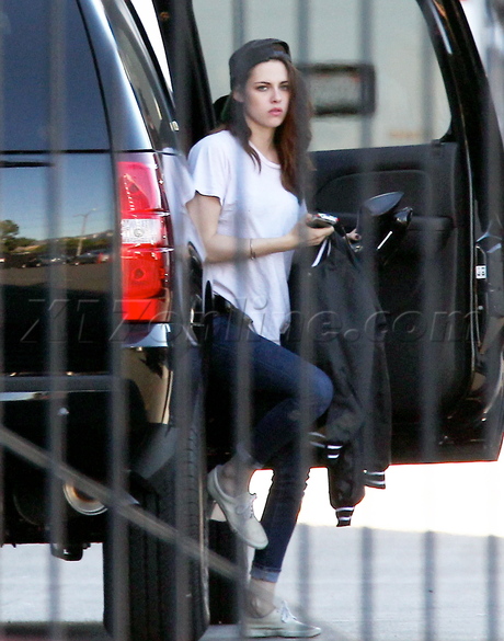 tv show Kristen Stewart hat tee shirt twilight 