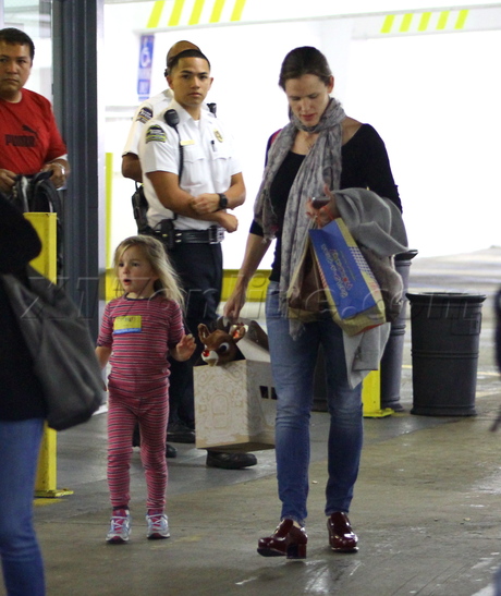 Ben Affleck  Jennifer Garner seraphina rain Brentwood Violet Westside Pavillion Mall 