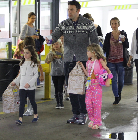 Ben Affleck  Jennifer Garner seraphina rain Brentwood Violet Westside Pavillion Mall 
