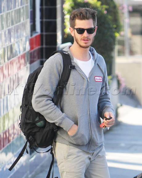 Andrew Garfield sweats sunglasses emma stone spiderman