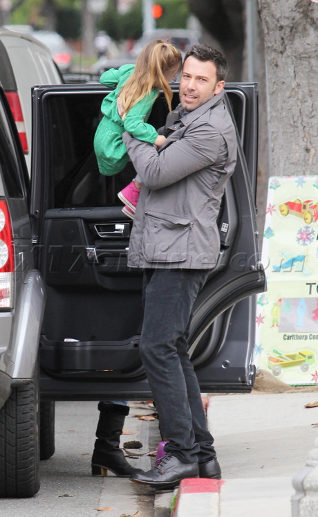 Jennifer Garner scarf jacket glasses brentwood Ben Affleck