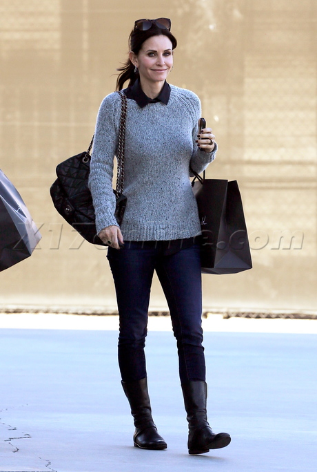 Courteney Cox maxfields friends sunglasses shopping